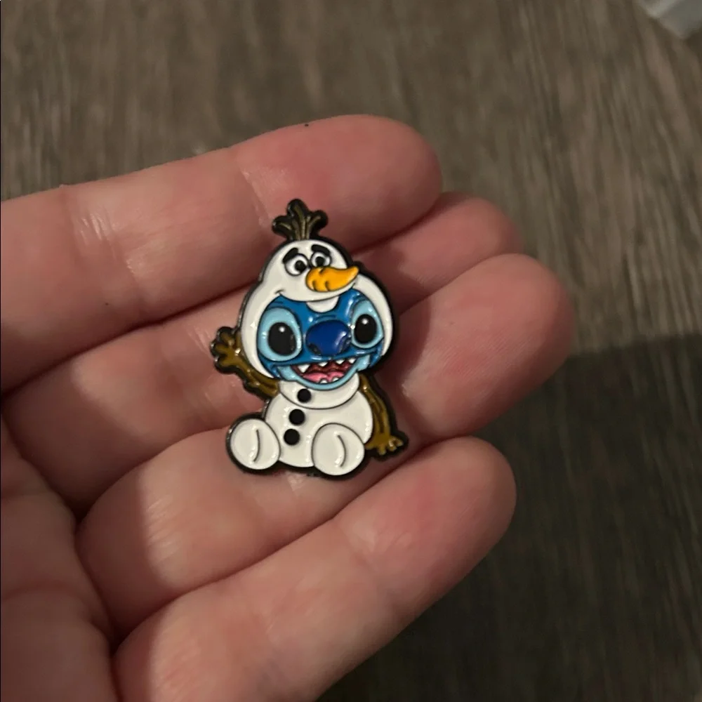 Stitch in Costume - Olaf - Enamel Pin